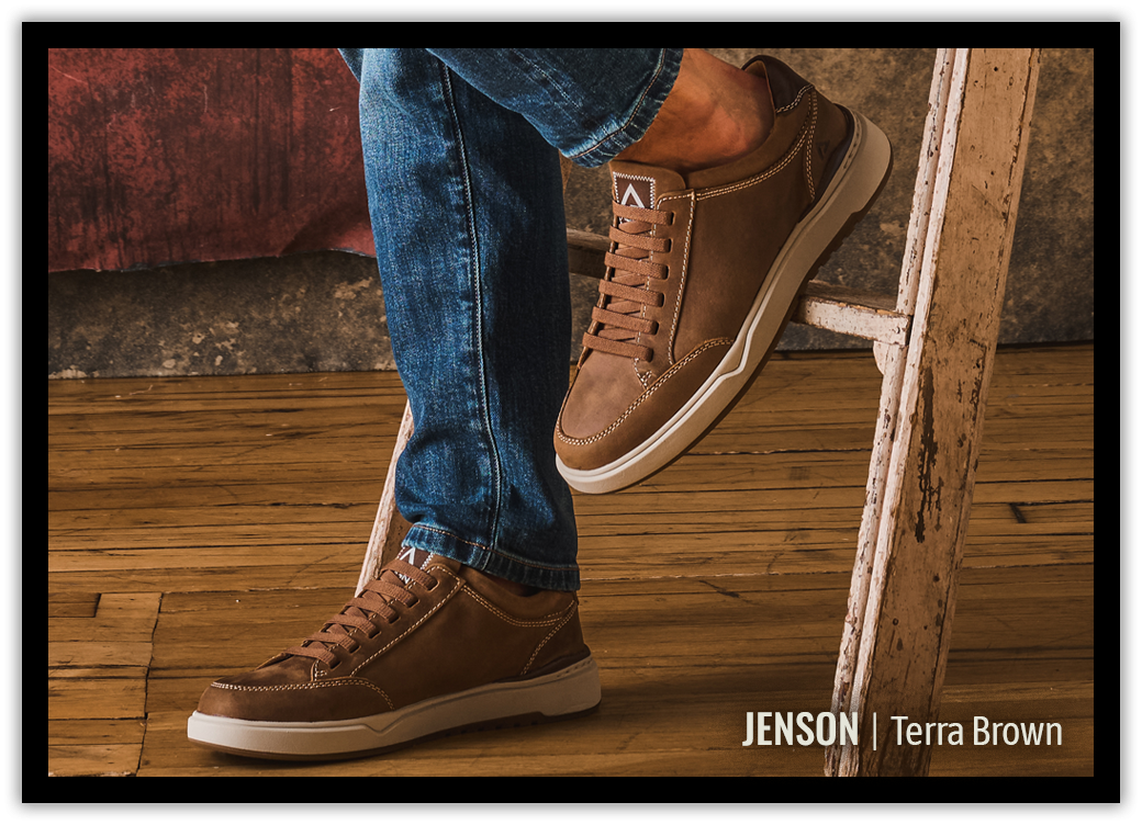 A man wearing the Jenson in Terra Brown.