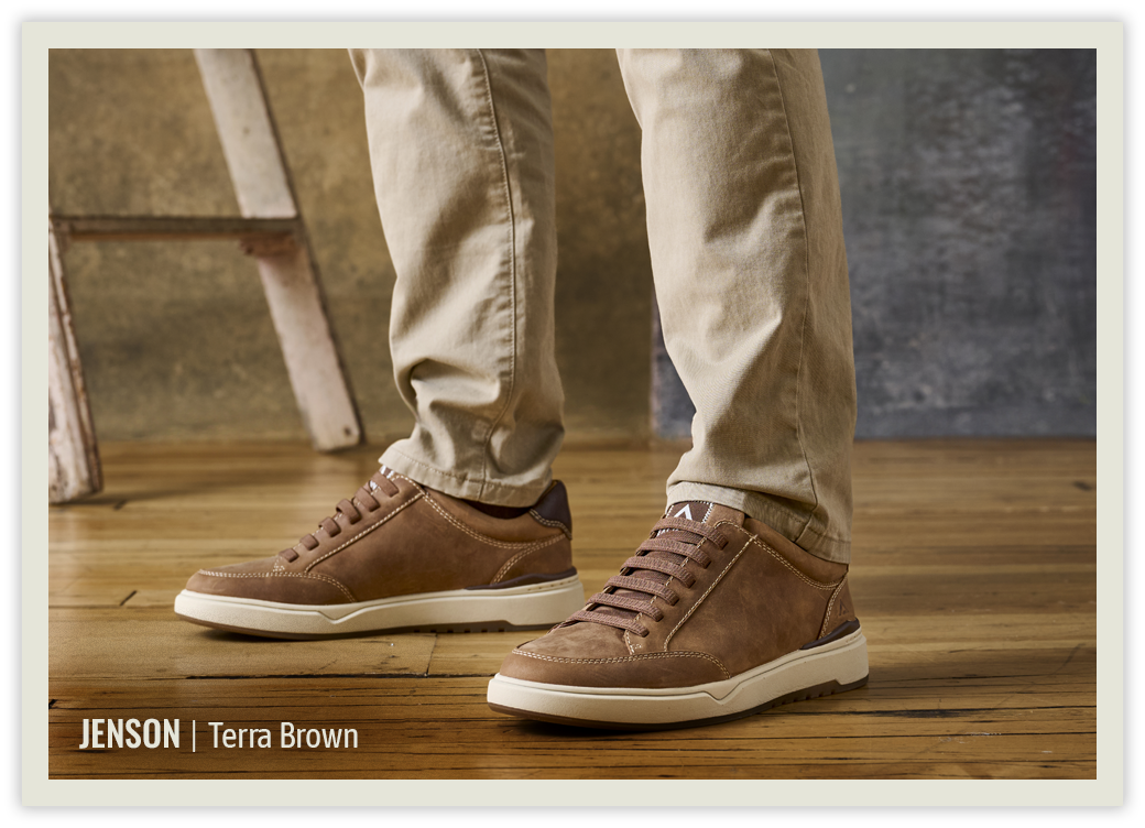 A man wearing the Jenson sneaker in terra brown.