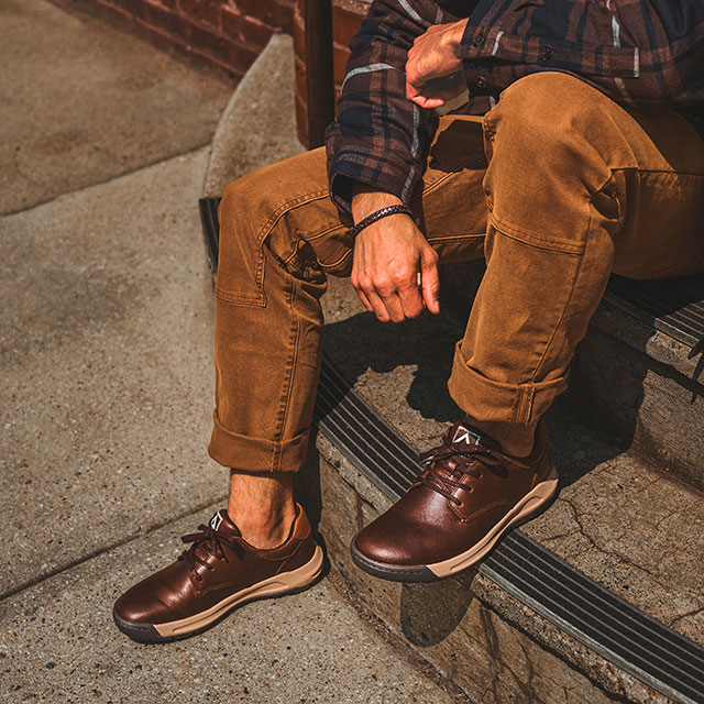 A man wearing Erwin lace-up shoe in brown leather. Shop Erwin